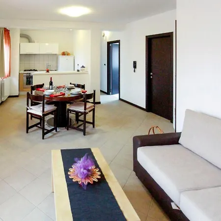 Lina By Interhome Sisan