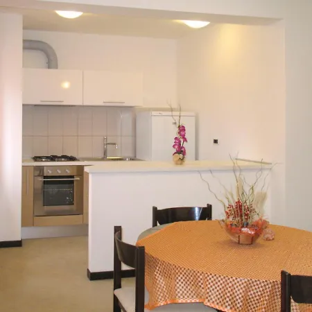 Appartamento Lina - Pul458 By Interhome
